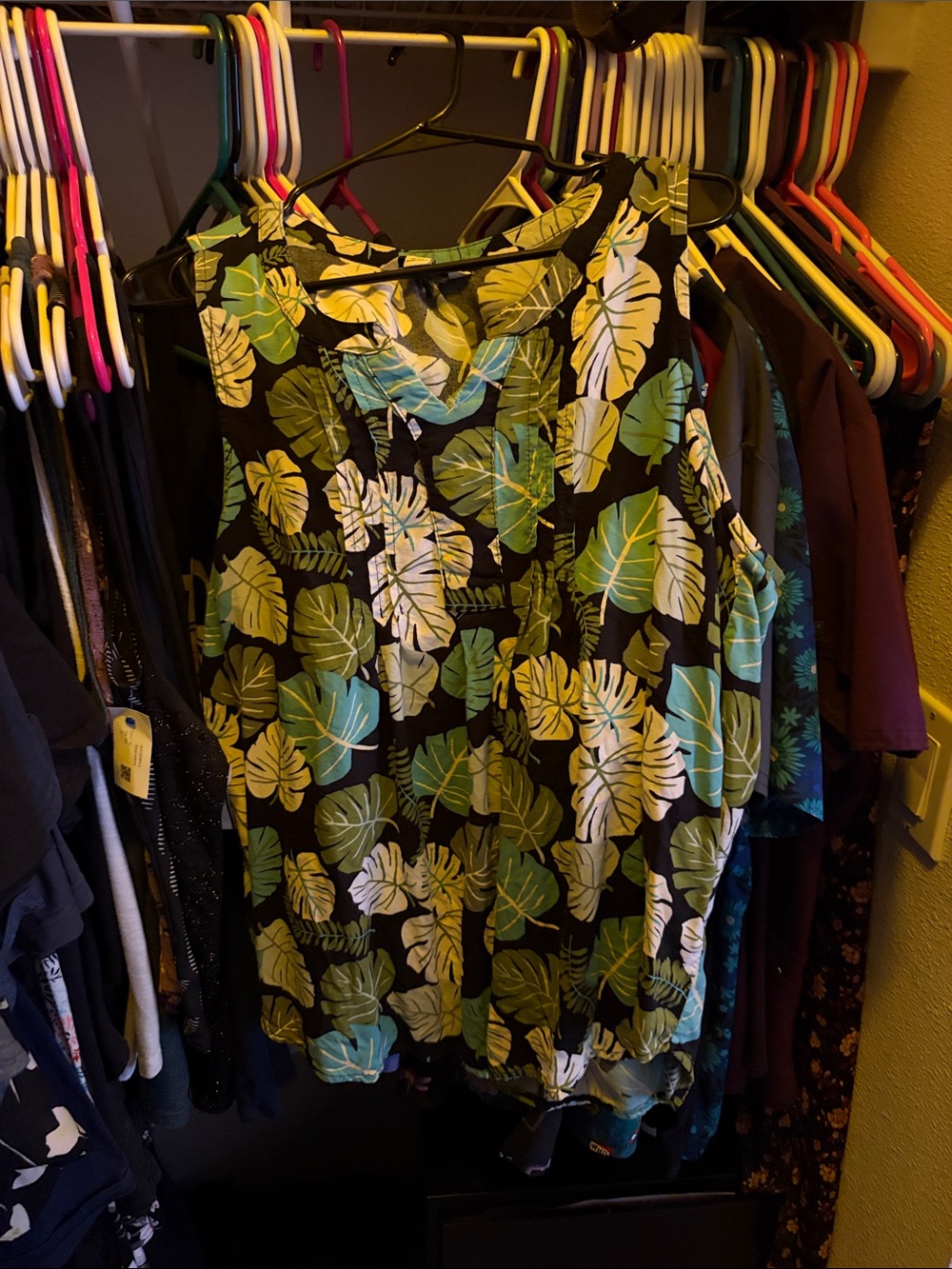 Sleeveless Tropical Leaf Print Top - Black & Green